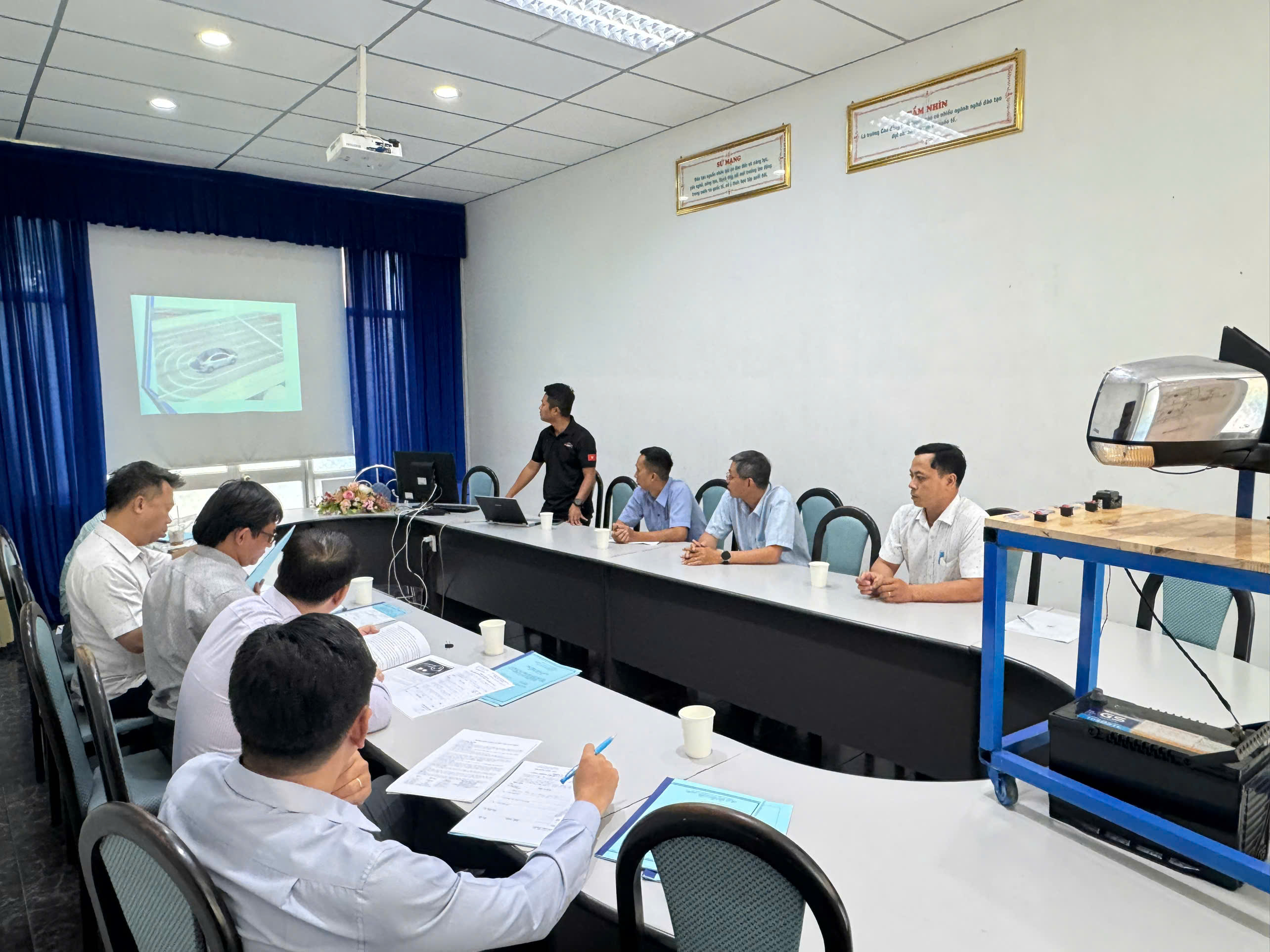 Hội đồng nghiệm thu Công trình thi đua tập thể của Khoa Động lực năm học 2024-2025